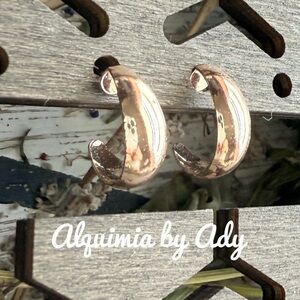 Alquimia by Ady  Gold Stud Earrings